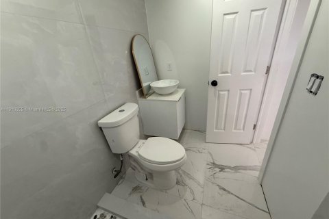 Снять в аренду коммерческую недвижимость в Майами, Флорида 1 спальня, 37.16м2, № 1966141 - фото 18