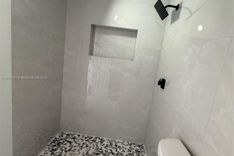 Снять в аренду коммерческую недвижимость в Майами, Флорида 1 спальня, 37.16м2, № 1966141 - фото 26