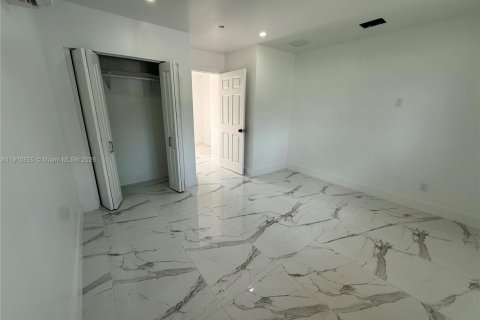 Снять в аренду коммерческую недвижимость в Майами, Флорида 1 спальня, 37.16м2, № 1966141 - фото 13
