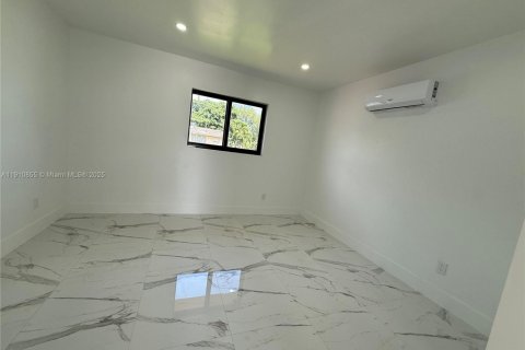 Снять в аренду коммерческую недвижимость в Майами, Флорида 1 спальня, 37.16м2, № 1966141 - фото 27