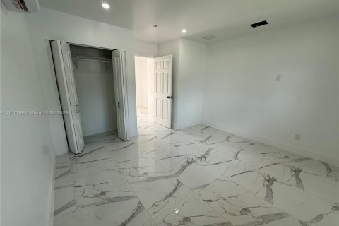 Снять в аренду коммерческую недвижимость в Майами, Флорида 1 спальня, 37.16м2, № 1966141 - фото 12