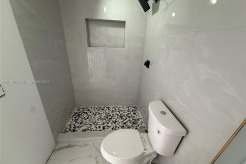 Снять в аренду коммерческую недвижимость в Майами, Флорида 1 спальня, 37.16м2, № 1966141 - фото 25