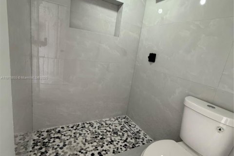 Снять в аренду коммерческую недвижимость в Майами, Флорида 1 спальня, 37.16м2, № 1966141 - фото 20