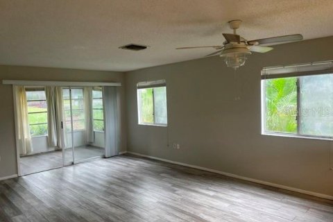Villa ou maison à louer à Palm Harbor, Floride: 2 chambres, 95.69 m2 № 2422789 - photo 3
