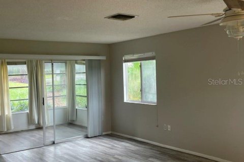 Villa ou maison à louer à Palm Harbor, Floride: 2 chambres, 95.69 m2 № 2422789 - photo 4