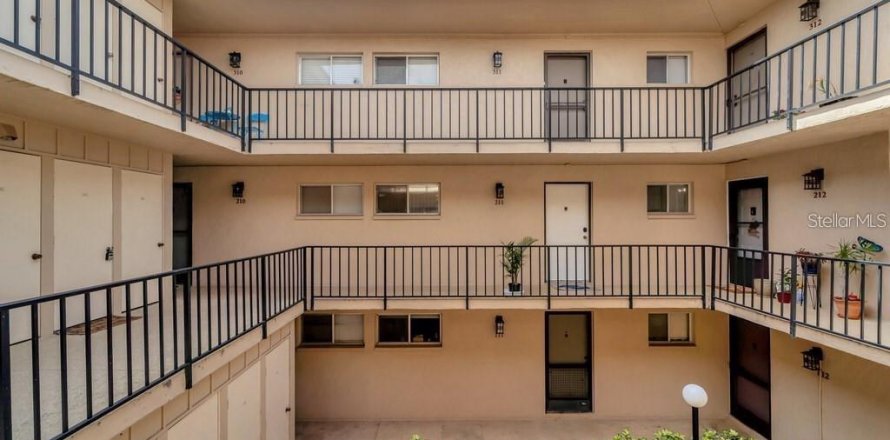 Condo in Sarasota, Florida, 2 bedrooms № 1856045
