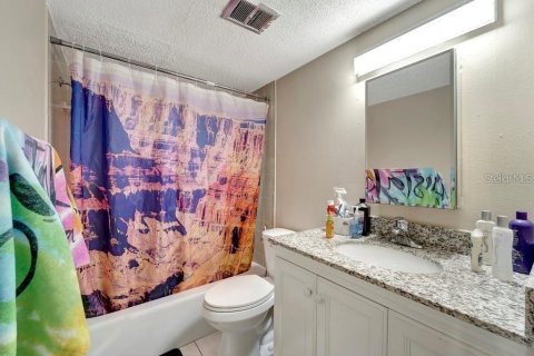 Condo in Sarasota, Florida, 2 bedrooms  № 1856045 - photo 16