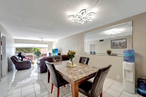 Condo in Sarasota, Florida, 2 bedrooms  № 1856045 - photo 4