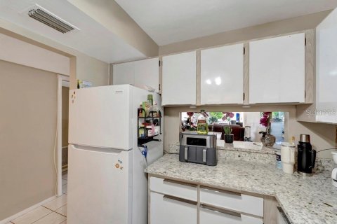 Condo in Sarasota, Florida, 2 bedrooms  № 1856045 - photo 12