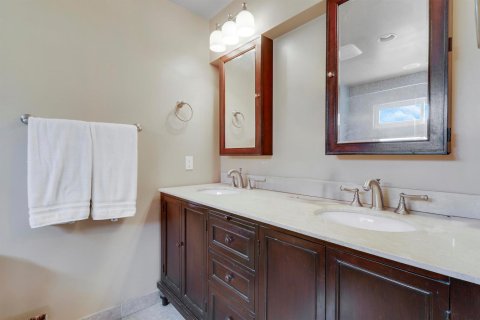 House in North Palm Beach, Florida 4 bedrooms, 217.95 sq.m. № 2246213 - photo 11