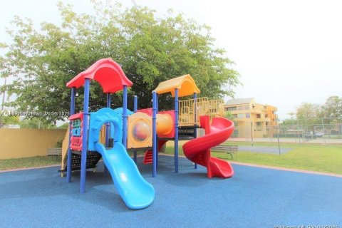 Appartement à louer à Miami, Floride: 2 chambres, 86.4 m2 № 1965532 - photo 28