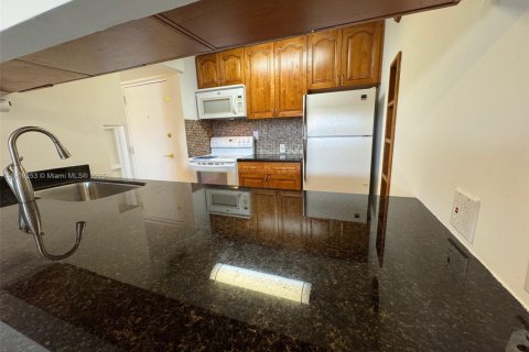 Appartement à louer à Miami, Floride: 2 chambres, 86.4 m2 № 1965532 - photo 5