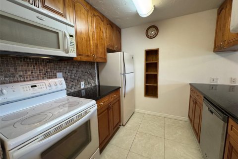 Appartement à louer à Miami, Floride: 2 chambres, 86.4 m2 № 1965532 - photo 1