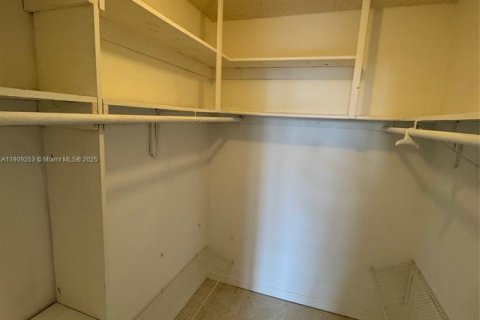 Appartement à louer à Miami, Floride: 2 chambres, 86.4 m2 № 1965532 - photo 22
