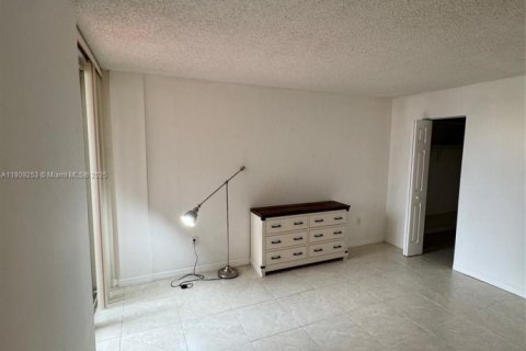 Appartement à louer à Miami, Floride: 2 chambres, 86.4 m2 № 1965532 - photo 19