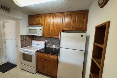 Appartement à louer à Miami, Floride: 2 chambres, 86.4 m2 № 1965532 - photo 6