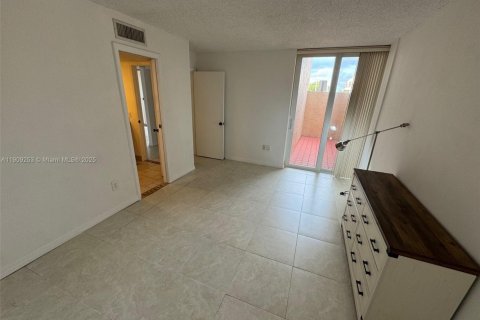Appartement à louer à Miami, Floride: 2 chambres, 86.4 m2 № 1965532 - photo 18