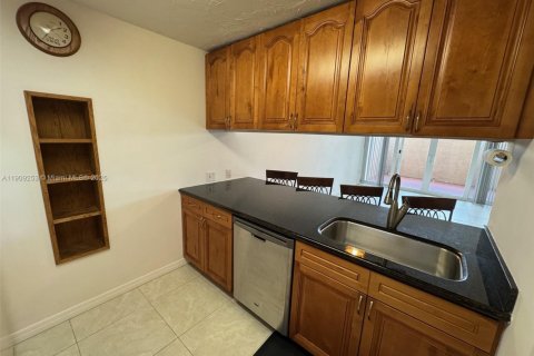 Appartement à louer à Miami, Floride: 2 chambres, 86.4 m2 № 1965532 - photo 2