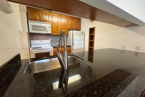 Appartement à louer à Miami, Floride: 2 chambres, 86.4 m2 № 1965532 - photo 3