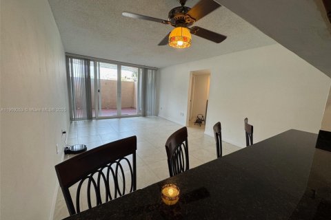 Appartement à louer à Miami, Floride: 2 chambres, 86.4 m2 № 1965532 - photo 4