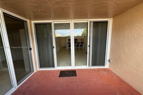 Appartement à louer à Miami, Floride: 2 chambres, 86.4 m2 № 1965532 - photo 26