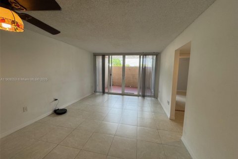Appartement à louer à Miami, Floride: 2 chambres, 86.4 m2 № 1965532 - photo 17