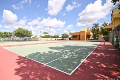 Appartement à louer à Miami, Floride: 2 chambres, 86.4 m2 № 1965532 - photo 27