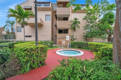Appartement à louer à Miami, Floride: 2 chambres, 86.4 m2 № 1965532 - photo 14