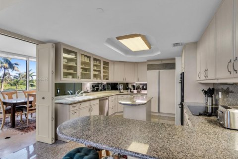 Купить кондоминиум в Ки-Бискейн, Флорида 4 спальни, 323.3м2, № 1974597 - фото 23
