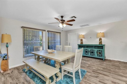 Casa en venta en Port Charlotte, Florida, 3 dormitorios, 133.22 m2 № 1757761 - foto 5
