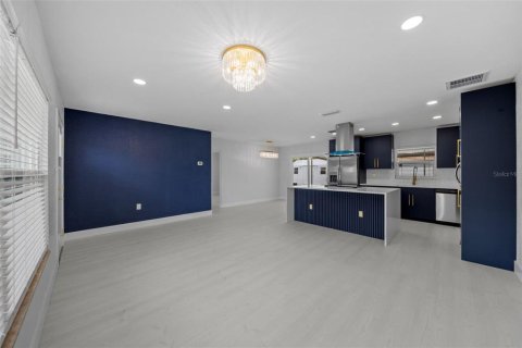 House in Tampa, Florida 4 bedrooms, 126.53 sq.m. № 1886949 - photo 10