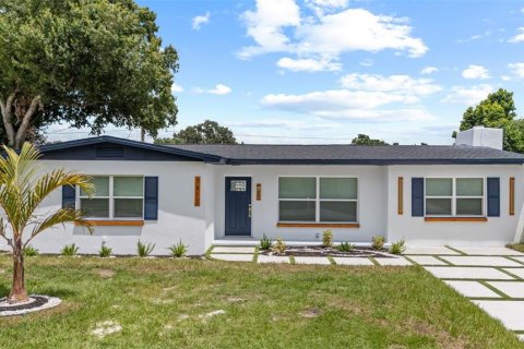 House in Tampa, Florida 4 bedrooms, 126.53 sq.m. № 1886949 - photo 5