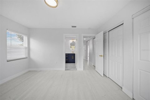 House in Tampa, Florida 4 bedrooms, 126.53 sq.m. № 1886949 - photo 30