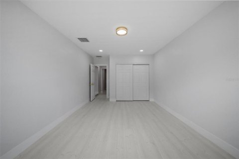 House in Tampa, Florida 4 bedrooms, 126.53 sq.m. № 1886949 - photo 18
