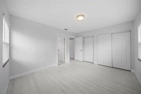 House in Tampa, Florida 4 bedrooms, 126.53 sq.m. № 1886949 - photo 29