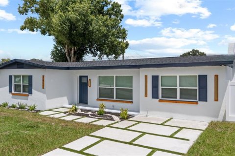 House in Tampa, Florida 4 bedrooms, 126.53 sq.m. № 1886949 - photo 7