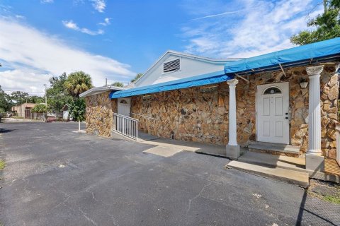 Immobilier commercial à Saint Petersburg, Floride 152.36 m2 № 2099529