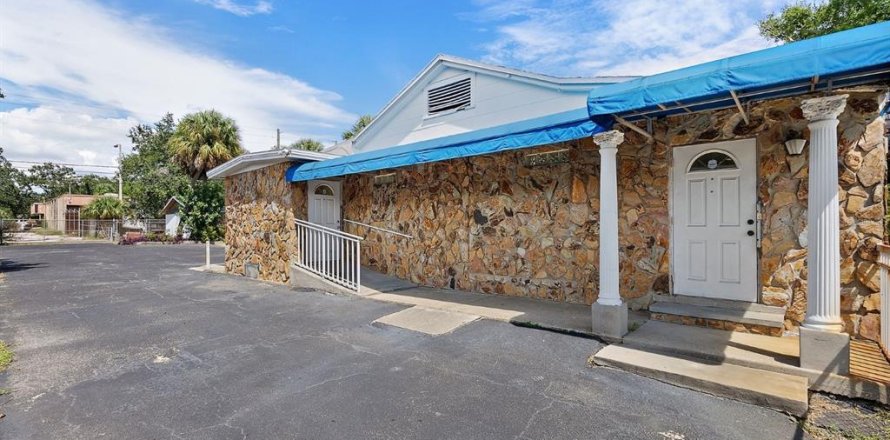 Propiedad comercial en Saint Petersburg, Florida 152.36 m2 № 2099529