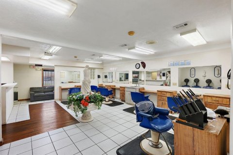 Propiedad comercial en venta en Saint Petersburg, Florida, 152.36 m2 № 2099529 - foto 9