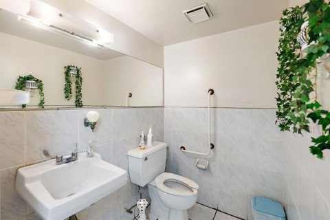 Propiedad comercial en venta en Saint Petersburg, Florida, 152.36 m2 № 2099529 - foto 23