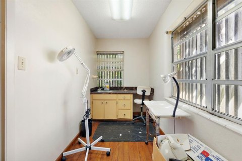 Propiedad comercial en venta en Saint Petersburg, Florida, 152.36 m2 № 2099529 - foto 13