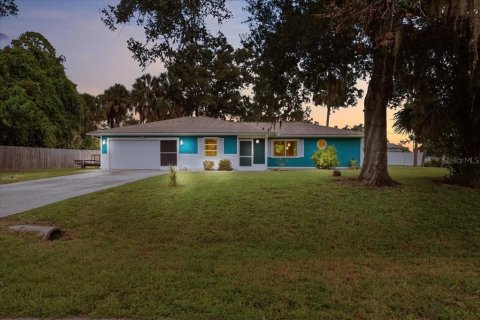 Casa en venta en Port Charlotte, Florida, 3 dormitorios, 126.35 m2 № 1902466 - foto 1
