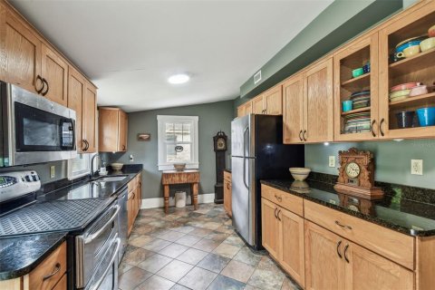 House in New Port Richey, Florida 4 bedrooms, 182.46 sq.m. № 1820638 - photo 28