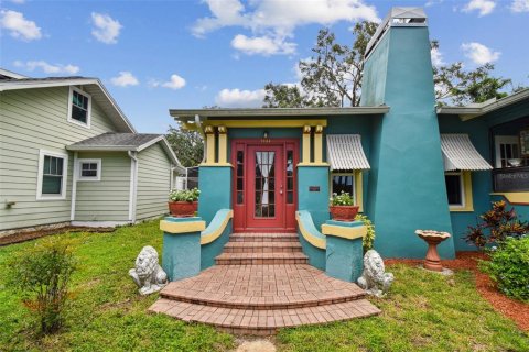 House in New Port Richey, Florida 4 bedrooms, 182.46 sq.m. № 1820638 - photo 12