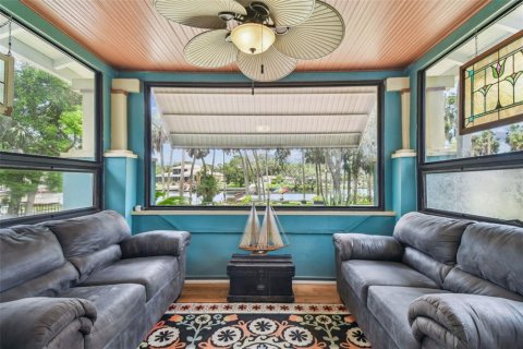 House in New Port Richey, Florida 4 bedrooms, 182.46 sq.m. № 1820638 - photo 4