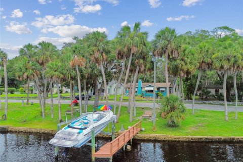 House in New Port Richey, Florida 4 bedrooms, 182.46 sq.m. № 1820638 - photo 8