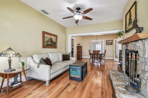 House in New Port Richey, Florida 4 bedrooms, 182.46 sq.m. № 1820638 - photo 21