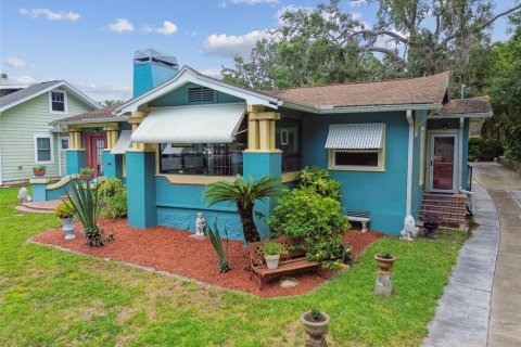 House in New Port Richey, Florida 4 bedrooms, 182.46 sq.m. № 1820638 - photo 1