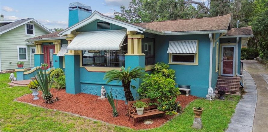 House in New Port Richey, Florida 4 bedrooms, 182.46 sq.m. № 1820638