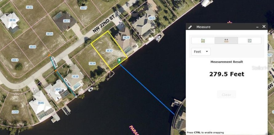 Terrain à Cape Coral, Floride № 1755524